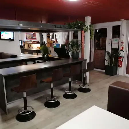 Brit Essentiel Albi Parc Des Expos 2* Le Sequestre