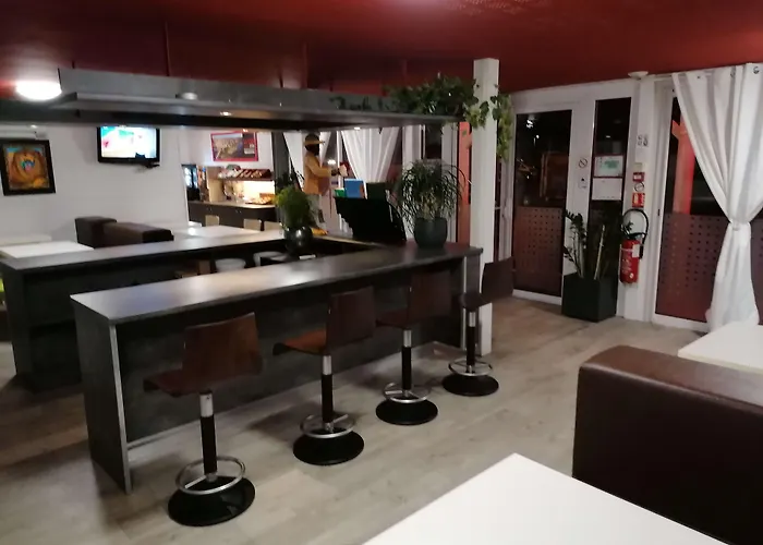 Brit Essentiel Albi Parc Des Expos 2* Le Sequestre